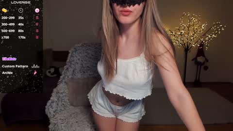 Snapshot of milamurrr_ chatting on January 9, 1:13 pm Milana online show from January 9, 1:13 pm