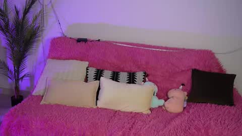 milanamoons online show from October 5, 11:37 am