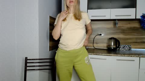 Milena online show from January 4, 1:10 am