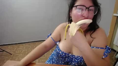 milaniyalove online show from September 18, 7:40 am