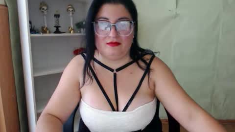 milaniyalove online show from October 4, 7:25 am