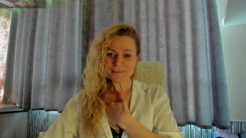 milanna_x online show from May 20, 12:35 pm