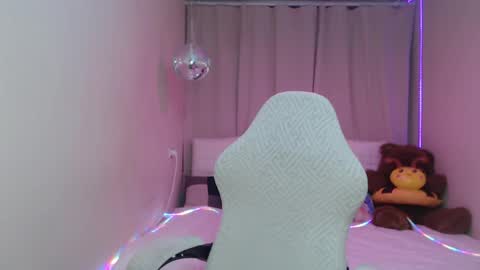 milasecretsss online show from May 21, 11:52 am