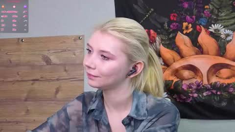 Snapshot of mildredbain chatting on October 2, 4:06 am Mila online show from October 2, 4:06 am