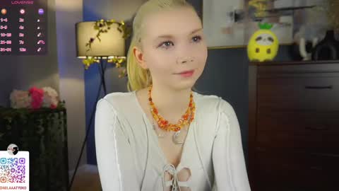 Snapshot of mildredbain chatting on March 8, 3:26 am Mila online show from March 8, 3:26 am