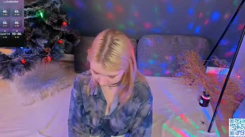 Snapshot of mildredbain chatting on December 30, 3:14 am Mila online show from December 30, 3:14 am