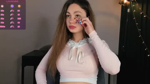 Snapshot of mildredbain chatting on December 6, 2:49 pm Mila online show from December 6, 2:49 pm