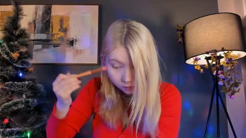 Snapshot of mildredbain chatting on December 29, 3:11 am Mila online show from December 29, 3:11 am