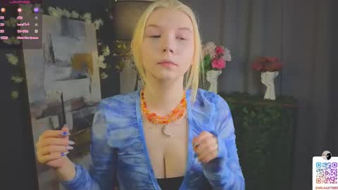 Snapshot of mildredbain chatting on February 16, 2:11 am Mila online show from February 16, 2:11 am