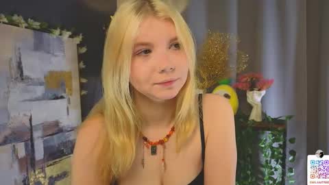Snapshot of mildredbain chatting on February 10, 2:30 am Mila online show from February 10, 2:30 am
