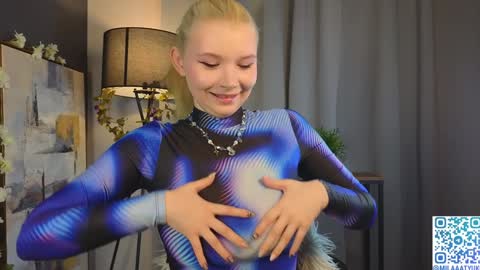 Snapshot of mildredbain chatting on January 26, 2:24 am Mila online show from January 26, 2:24 am