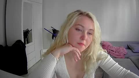 Milena new nonude shy blonde natural online show from April 17, 3:36 pm