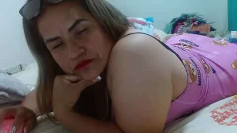 Snapshot of milena_hoot_ chatting on September 17, 8:23 am MILENA online show from September 17, 8:23 am