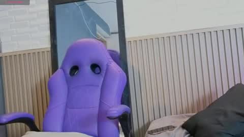 milena_lawson online show from May 9, 3:03 pm