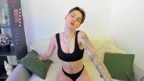 milenakeeks online show from March 7, 8:10 am