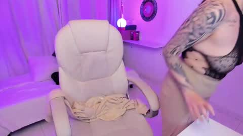  IEY EY  online show from November 7, 3:12 am