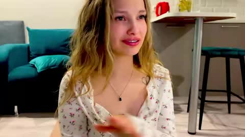 mileyy_cutee online show from April 6, 10:44 pm