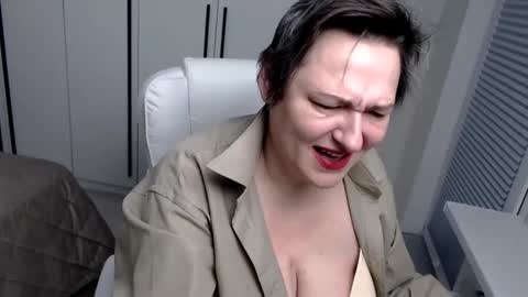 MilfScarlette online show from January 19, 6:53 am