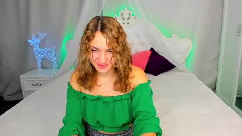 milkablond online show from January 9, 12:46 am