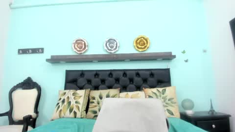 milky_emma18 online show from April 2, 1:41 pm