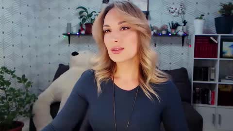 MillaXQueen online show from January 18, 3:30 pm