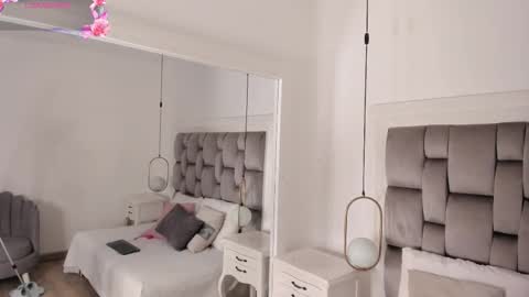 millie_byers online show from October 11, 11:58 am