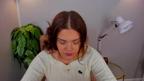 millie_chapmann online show from April 10, 9:15 am