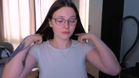 Millie online show from April 30, 1:44 am