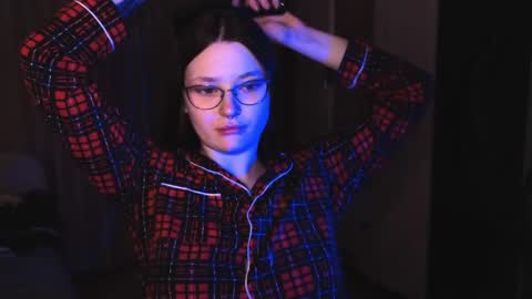 Millie online show from May 8, 4:54 pm
