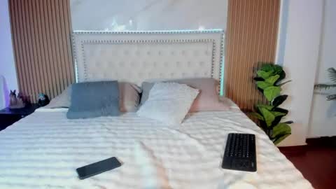miluu online show from July 10, 9:37 pm