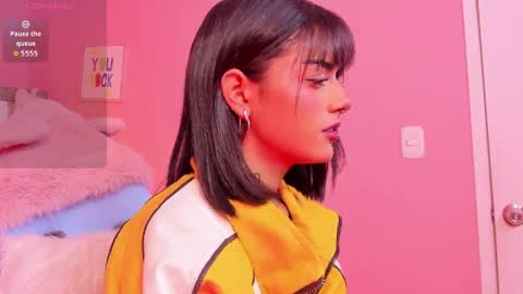 milu_carbajal_x online show from April 9, 3:42 am