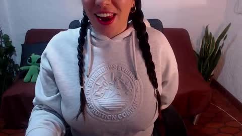 Milu Wallace  online show from March 5, 1:45 am