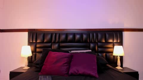 Milu Wallace  online show from February 12, 9:54 pm