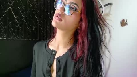 miluv19 online show from February 19, 9:46 pm