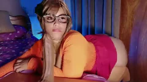 mimirodriguezz online show from June 29, 7:15 am
