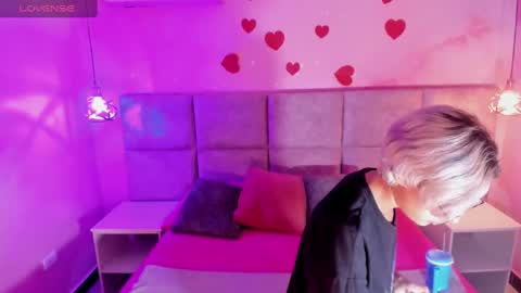 Minji online show from February 25, 11:54 am