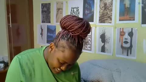 mini_karee online show from March 25, 6:33 pm