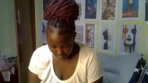 mini_karee online show from March 24, 5:40 pm