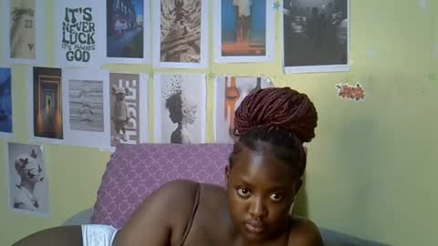 mini_karee online show from April 9, 11:59 am