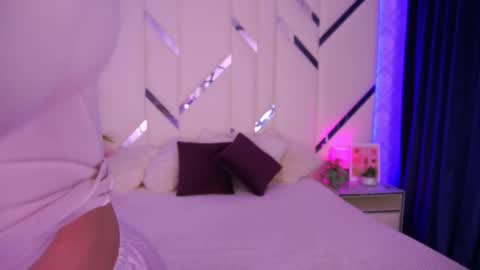 minifox_ online show from October 15, 7:44 am