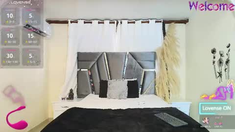 minilove_01 online show from March 12, 1:03 pm