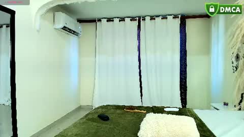 minilove_01 online show from July 7, 1:14 pm