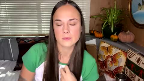 Snapshot of minimaggie chatting on September 26, 7:00 pm minimaggie online show from September 26, 7:00 pm