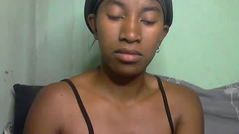 minouch211907 online show from May 2, 2:48 am
