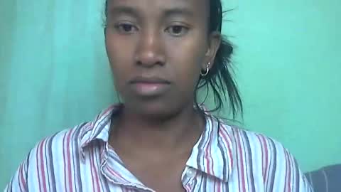 minouch211907 online show from May 20, 5:37 am