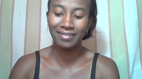 Snapshot of minouch211907 chatting on March 3, 12:42 pm minouch211907 online show from March 3, 12:42 pm