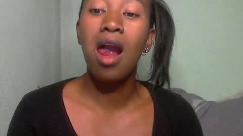 minouch211907 online show from May 7, 1:10 am