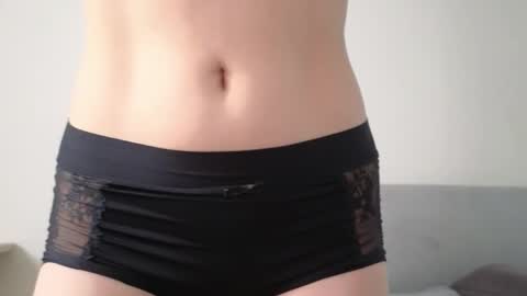 lia online show from May 7, 7:01 am