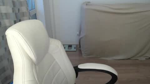 mira_g online show from February 11, 2:29 pm