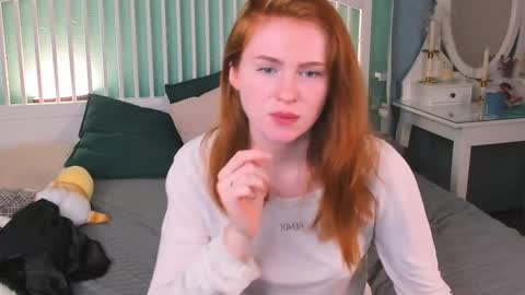 Snapshot of mira_glace chatting on February 14, 11:42 am Mira3 online show from February 14, 11:42 am